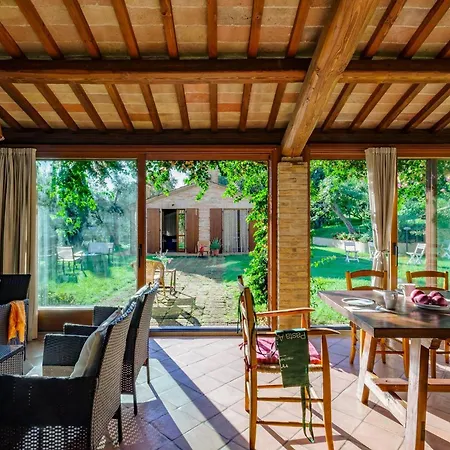 Villa Emilianna 10&4, Emma *